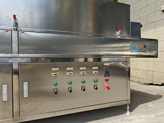 Moduł sterylizacji UV-C montowany na przenośniku do linii pakowania żywności w opakowaniach przezroczystych
