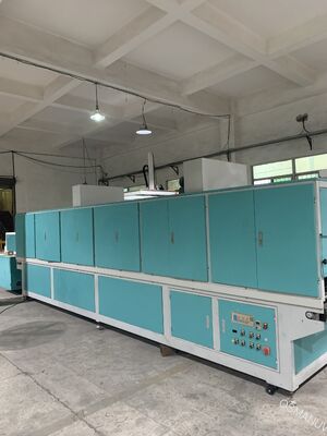 Przemysłowy system przetwarzania laserowego Excimer. Elastyczna integracja linii produkcyjnej i w pełni dostosowalne parametry.