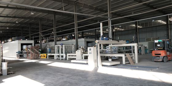 Maszyna do powlekania natryskowego Linia do produkcji farb w sprayu Automatyczna fabryka systemów załadunku i rozładunku
