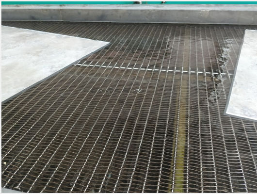 W1320mm 1 m / min Przenośnik taśmowy ze stali nierdzewnej / Przenośnik taśmowy z siatką