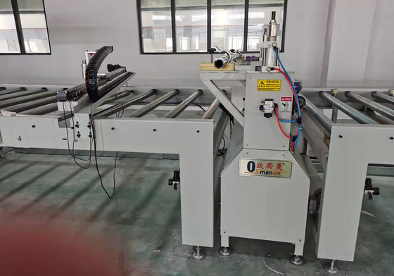 Maszyna do laminowania folii 1600 mm z systemem sterowania PLC Prędkość obrotowa 0-100 m/min