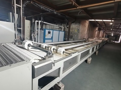 Maszyna do pokrycia UV o wysokiej automatyzacji z technologią pokrycia o wysokiej niezawodności