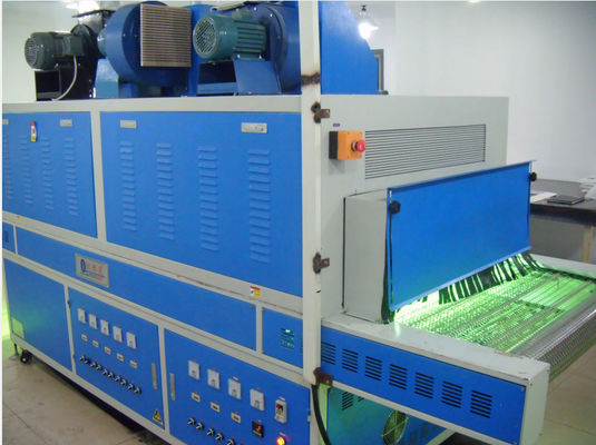 AC220V 50HZ Zapewnienie zasilania Maszyna do utwardzania UV dla powierzchni 300mm * 400mm Z lampą 365nm